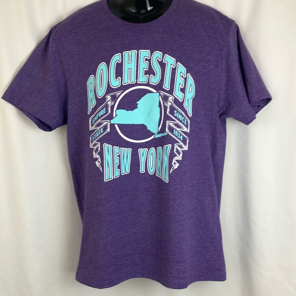 Purple Rochester New York Short Sleeve Graphic T-Shirt men’s size medium